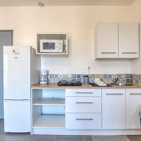 4 Personnes * Poussan